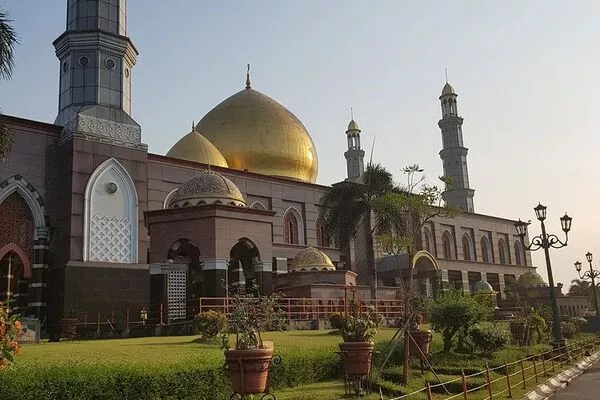 Nhà thờ Hồi giáo Mái vòm vàng Depok